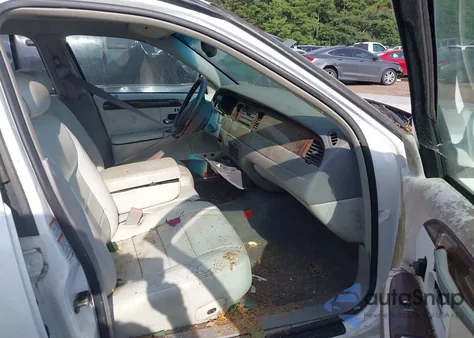 2002 Lincoln Town Car Signature from USA, damaged, VIN 1LNHM82W92Y649030